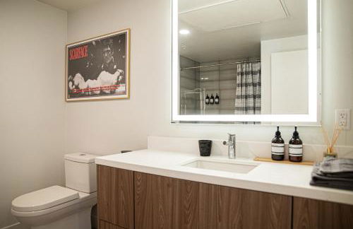 Luxury Apartment With The Hollywood Hills View - Photo 9