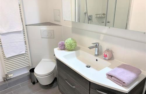 Top Modernes 1-Zimmer-Apartment mit Küche, Parkplatz, kostenfreiem WLAN und Netflix - Foto 9