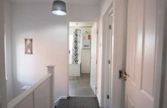 Spacious 3 Bed Home Manchester Airport Free Parking - Foto 9
