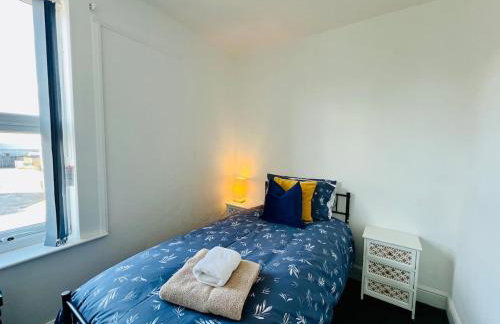 4-Bedroom House 5 mins to Beach & Parking - Foto 37