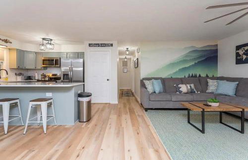 In The Woods - 5 BR Chalet with Game Room, Fire Table and Hot Tub - Foto 18