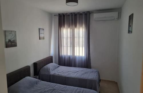 Casa amplia, piscina privada, 4 dormitorios y playa cercana - Foto 2