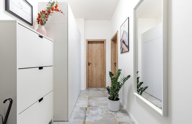 Fully equipped apartments with Terraces, Free garage parking, Netflix & AC - by Apartmány Šlapanice cz - Foto 50