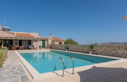 Villa Helidona With Private Pool - Photo 2