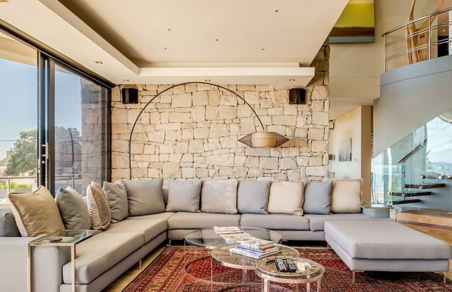 Multi-level Family Villa w Private Pool Views Lions Crest - Foto 47