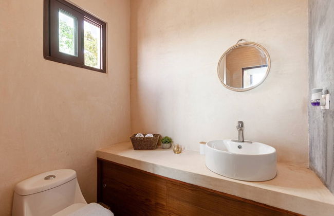 Magical Ph In Town Wprivate Rooftop Glass Tub - Photo 17