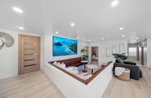 New Luxe Riverfront Home, Launch & Dock, Gamerooms - Foto 24