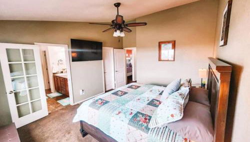 Peaceful Falcon Hot Tub Pet Friendly 3 King Beds - Foto 2