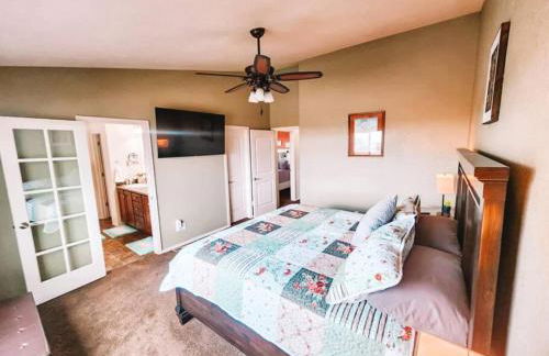 Peaceful Falcon Hot Tub Pet Friendly 3 King Beds - Foto 2