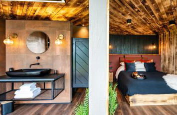 Rusty Boathouse - Photo 8