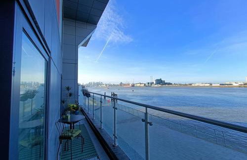 Snuggle Inn - Riverside Apartments - Views Over looking London River Thames, Close to O2 Arena, London Excel, London City Airport, Thames Clipper- River Boat Service, Woolwich Ferry, Onsite parking, TWIN ROOM OPTION available - Foto 26