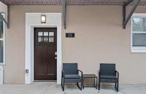 Upscale King Bed Suite ADA with Free Parking - Foto 24