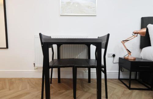 New Lodge Studios with Full Kitchen and Parking - Foto 3