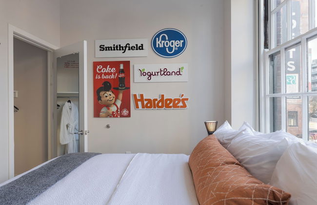 Unique Historic Experience Conveniently Located in the Heart of Cincinnati - Foto 23