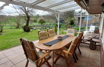 Tolle Untergeschoss-Wohnung für bis zu 5 Personen mit großem Garten und Terrasse - Photo 1