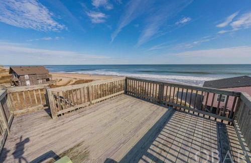 Nautical Endeavors Beach House Steps from Surf - Foto 10