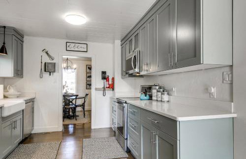 Cozy Farmhouse-Style Cottage by Mighty 5 Ntl Parks - Foto 9