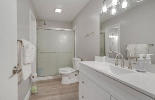 Kodak Getaway with Covered Decks and Game Room! - Foto 14