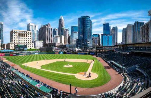 Charming 1BR Condo - Full Kitchen - Uptown Living - Foto 36