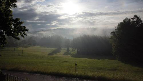 Idyllisches Häuschen im Grünen - Foto 1