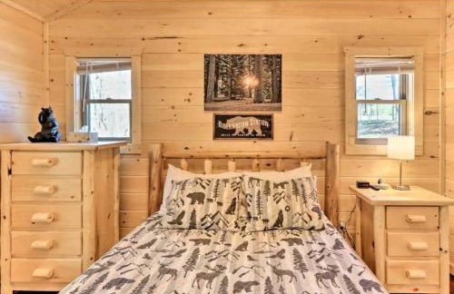 New Serene, Fun & Comfy Cabin- Covered Deck, Grill, Arcade - Foto 16