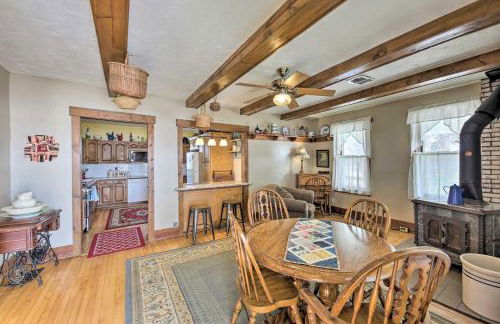 Quaint and Family-Friendly Watertown Farmhouse! - Foto 12