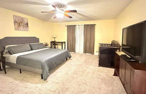 Modern 5 Bedroom Pocono house - Jacuzzi - Gameroom - Near Lake - Golf Couse - Foto 4