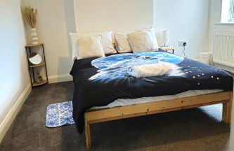 N&M Lodge Dunstable lodge with Free Parking - Photo 6