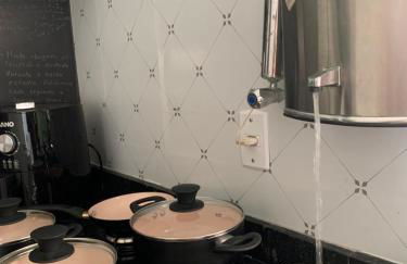 Sacada com ar, rede, pôr do sol, lareira e cinema no Candeias - Foto 24