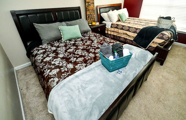 4 - Bed home, w/ Cali King Bed - 12 mins. to DTWN - Photo 3