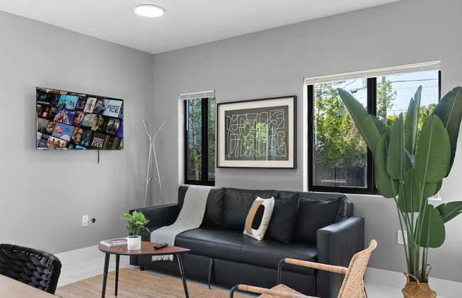 Charming Studio 5 Minutes From Wynwood - Photo 34