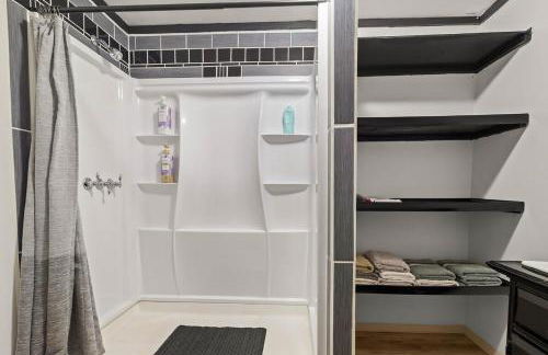 4-Bedroom Chateau in Southern Washington- Luxurious Retreat with Pond & Creek - Foto 34