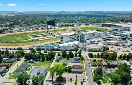 3BR 2BA Derby Home Walk to Churchill Free Parking - Foto 66