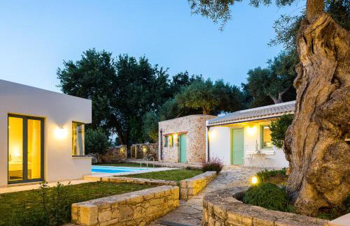 Nature Retreat Green Oasis Villa with Private Pool & Rooftop Hot Tub - Foto 43