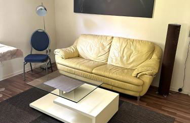 Large accommodation for up to 18 people near Halle Leipzig with Pool Table - Foto 9