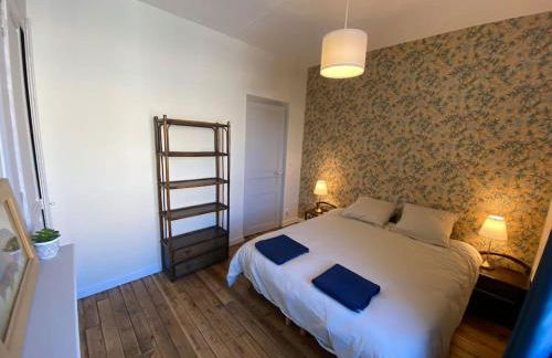 Maison de Charme - 4 Chambres - Courette & Parking Gratuit - Foto 5