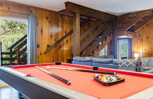 Sierra Vista by Willowbend Creek and waterfalls, Sleeps 16, with Hot tub, Play Yard, Arcade - Foto 1
