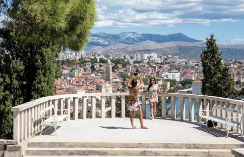 4 Bedroom Beautiful Home In Mravinci - Photo 38