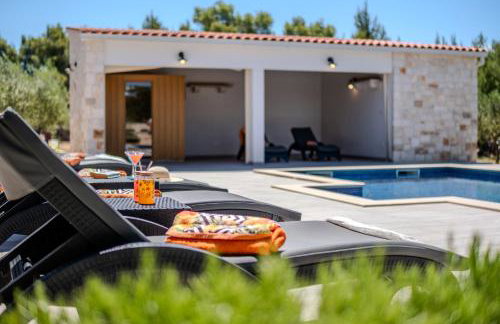 Luxury Villa Nature with heated private pool, sauna & fire pit, a short walk to the beach - Photo 19