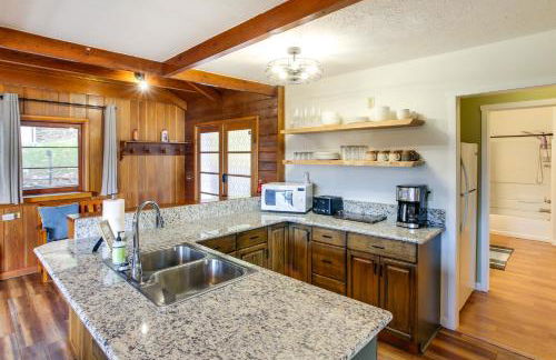 Harrison Getaway with Deck and Lake Views! - Foto 7