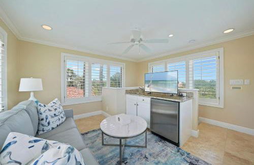 Tropical Dreams by the Sea - Vacation Home with Private Pool & Close Proximity to Beach - Foto 40