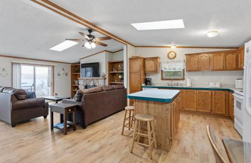 Picture Perfect Dual Home on the Lake - Foto 28