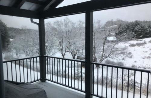 Serene Rustic Farmhouse Mountain Cottage (Sleeps 4) - Foto 10