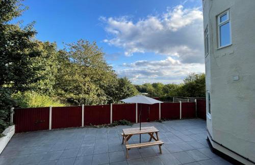 West Midlands-2 Double Bed Room Apartment - Photo 9