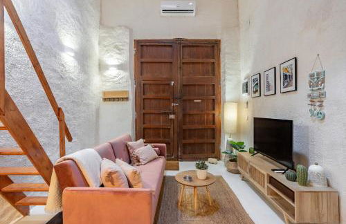 Luz, piedra y calma a 15 min del mar - Foto 1