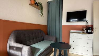 Studio cosy avec mezzanine et parking proche centre - Photo 2