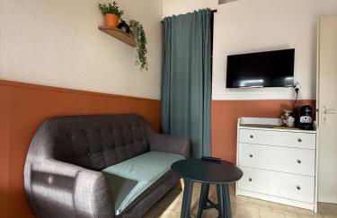 Studio cosy avec mezzanine et parking proche centre - Photo 2