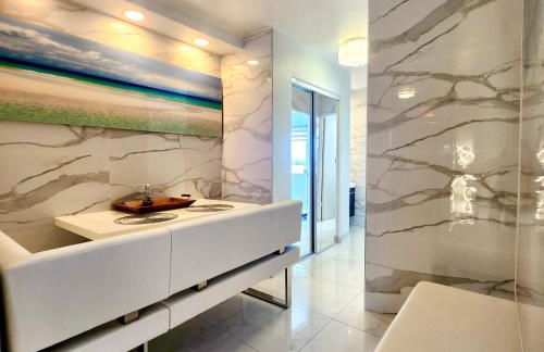 Luxurious Waterfront 2 room apartment- Remodeled- Free parking- 5min drive to Miami Beach - Foto 3