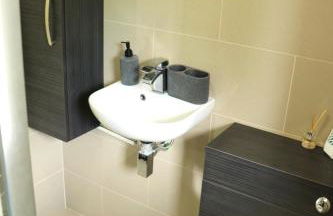 Heathrow Modern House with Parking & Fast WiFi - Foto 38