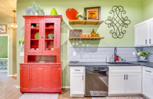 4 Mi to Lazy E Arena Horse Lovers Haven with Grill - Photo 7